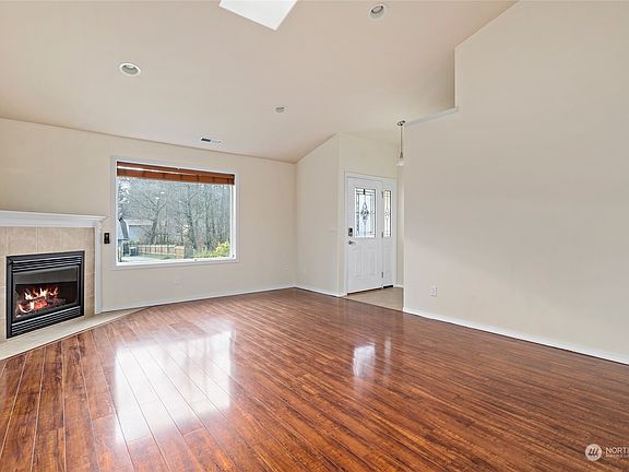 5th image of 1247 Dewey Drive