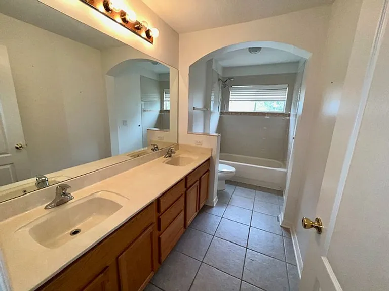1921 Crown Hill Blvd — Photo 47