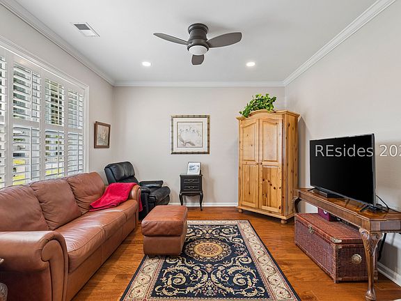 3rd image of 8 French Garden Ln