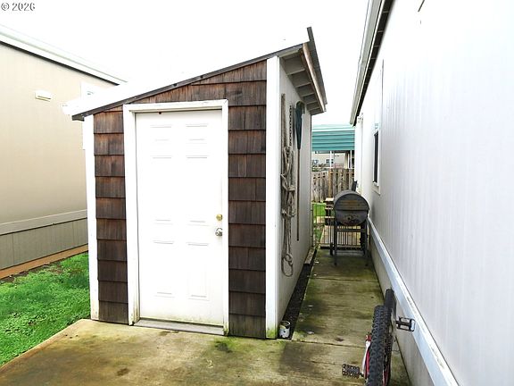 2nd image of 515 SE Sheridan Rd