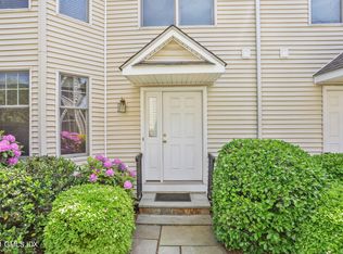 52 Almira Dr APT C, Greenwich, CT