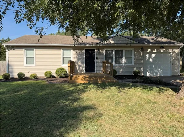 17226 Chula Vista Dr, Belton, MO 64012