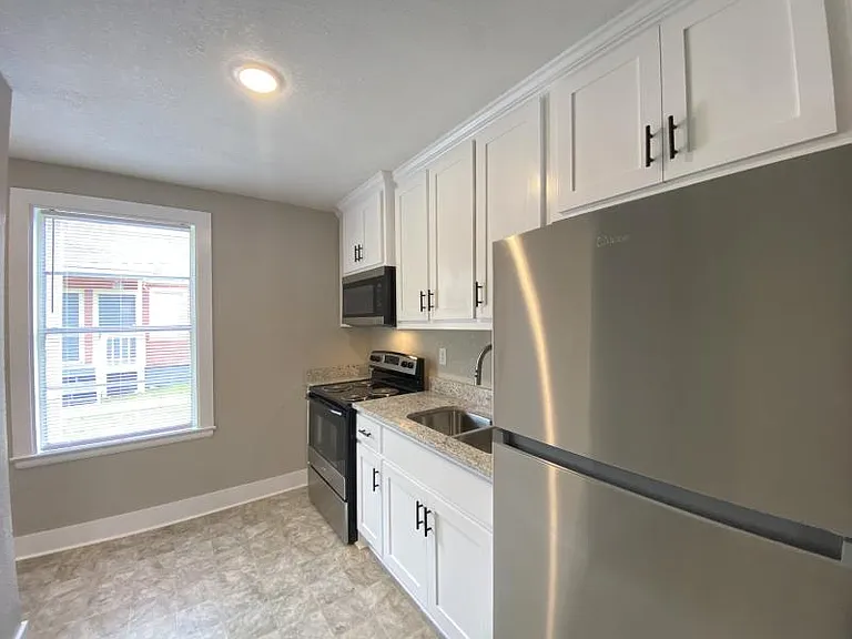 808 Jane Dr — Photo 3