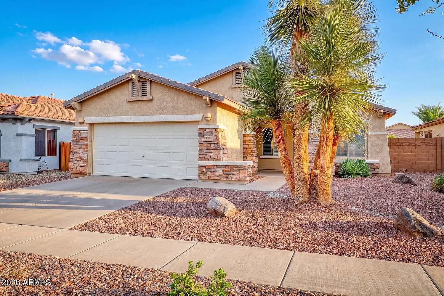 4 bed, 2.0 bath, 1834 sqft, $2,400 — Photo 2