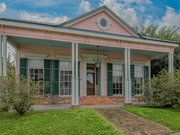 107 Chetimatches St, Donaldsonville, LA 70346