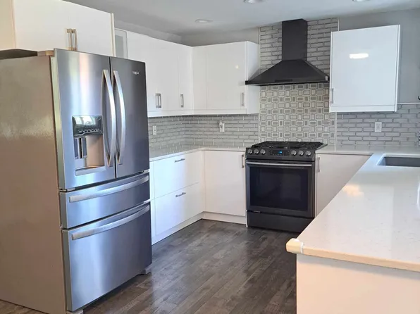 3884 Edgewood Dr, North Bend, OR 97459