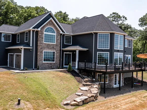 137 Oakwood Dr, Danville, PA 17821