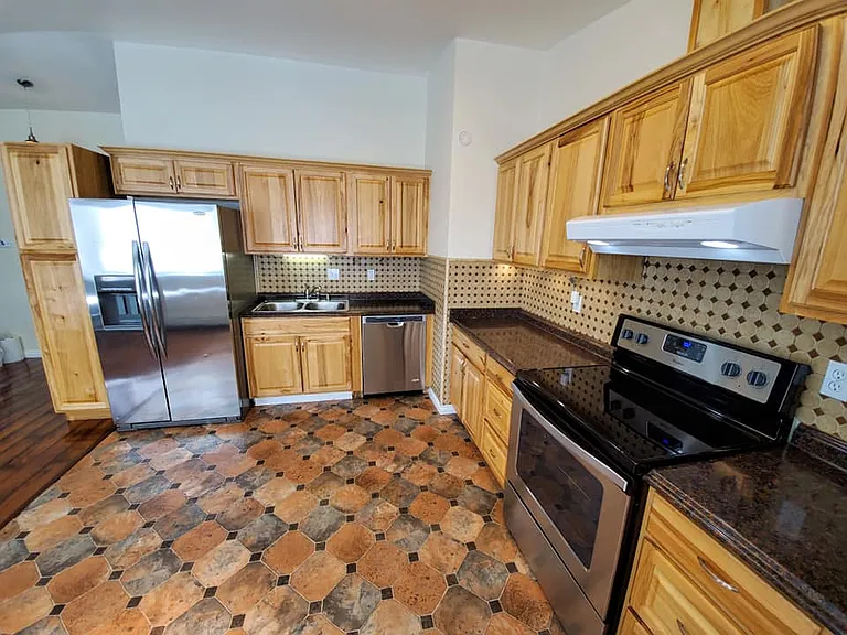 1910 E 72nd Ave #2 — Photo 3