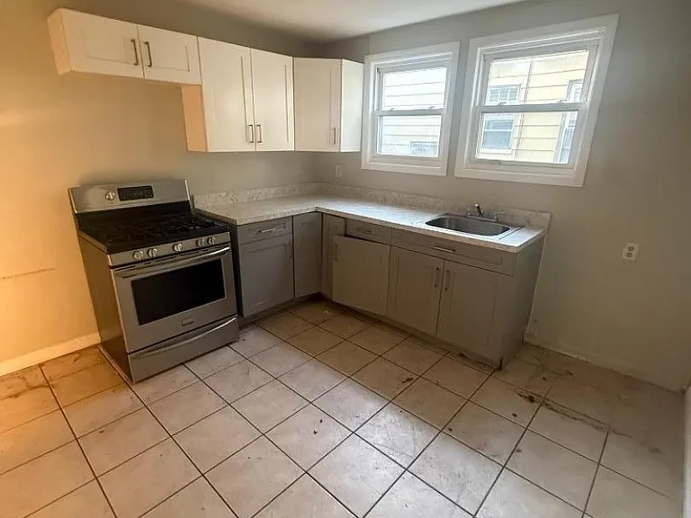 229 Alexander St #2 — Photo 5