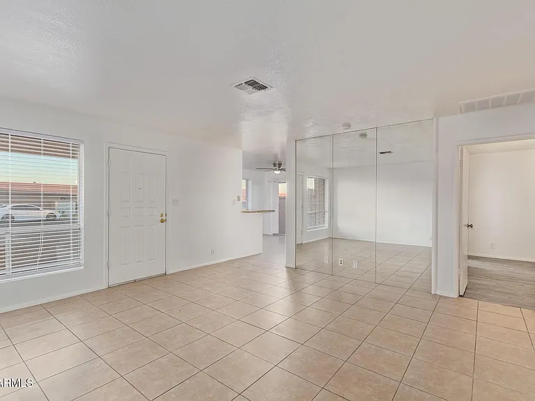511 W Blackhawk Dr #4 — Photo 7