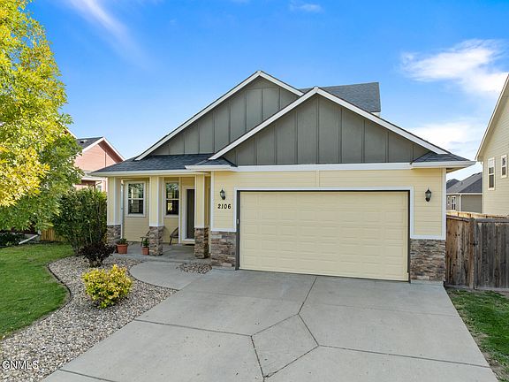 3rd image of 2106 19th Ave W