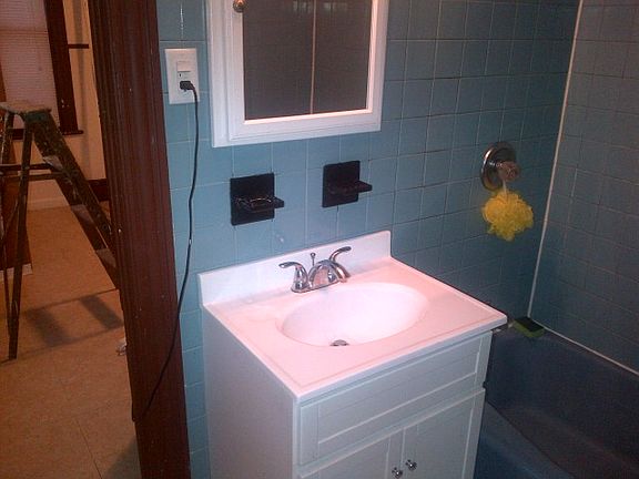 Apt1 Full Bath