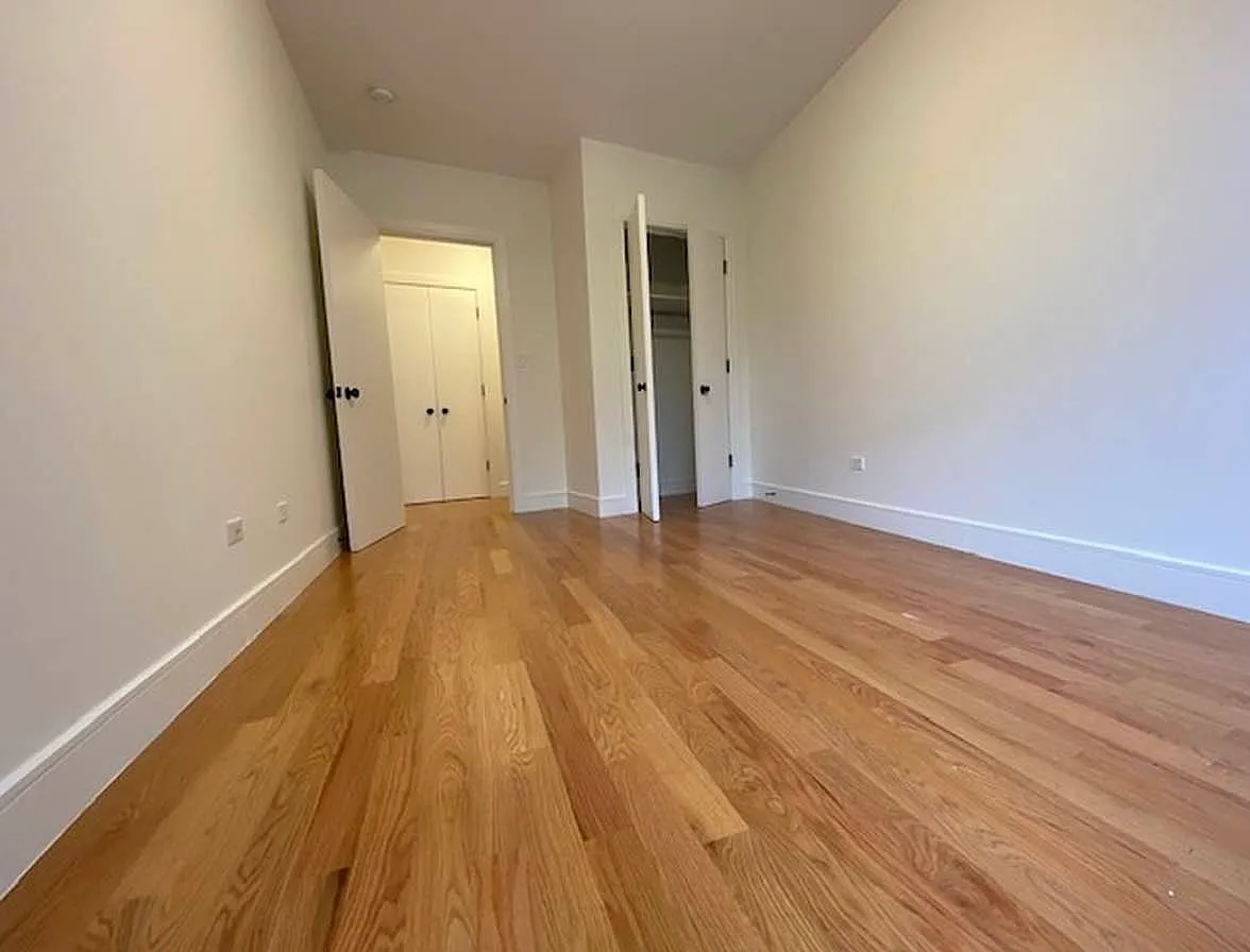 838 Riverside Drive — Photo 3