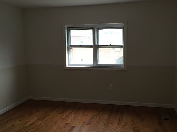 3rd image of 948 Ashford St #0