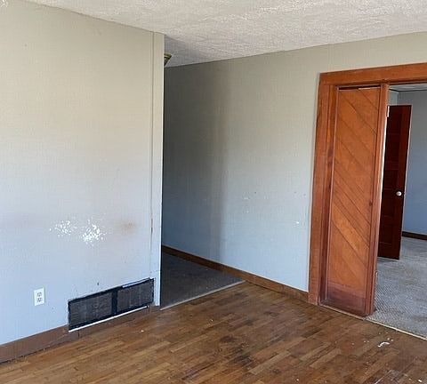 5th image of 103 S Main St