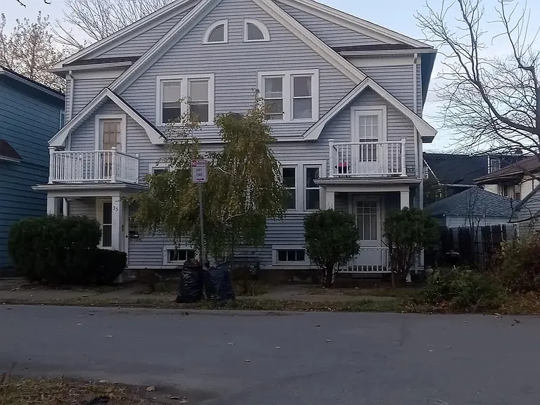 33 Linview Ter — Photo 1
