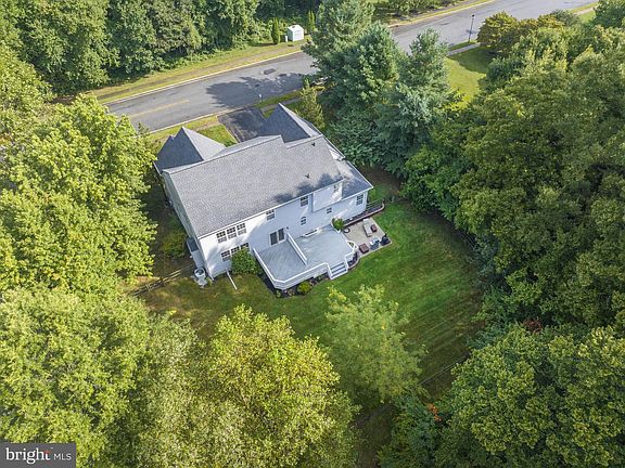 5th image of 11 Rose Hill Dr
