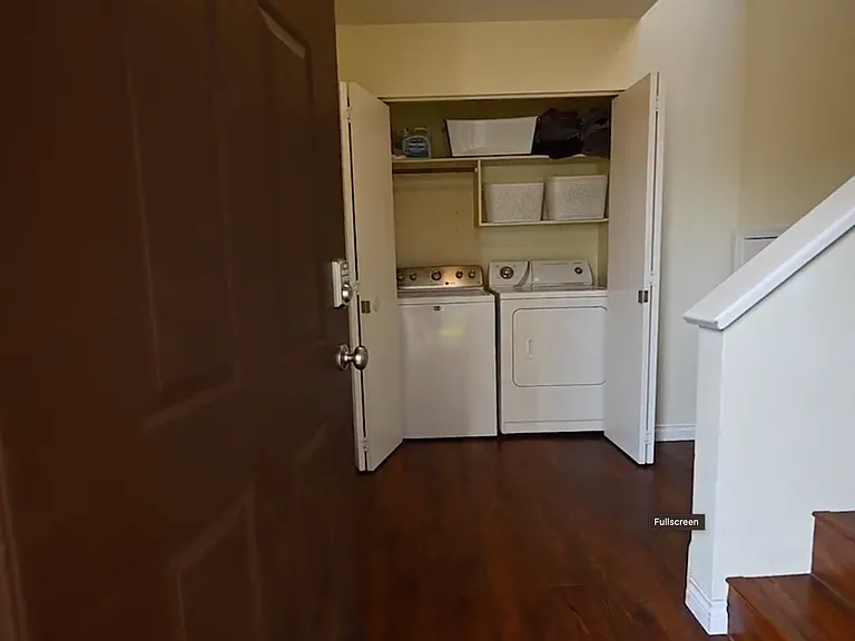4001 Romanzof Cir #B — Photo 3