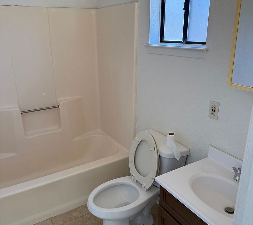 2nd image of 1116 Plain St #B