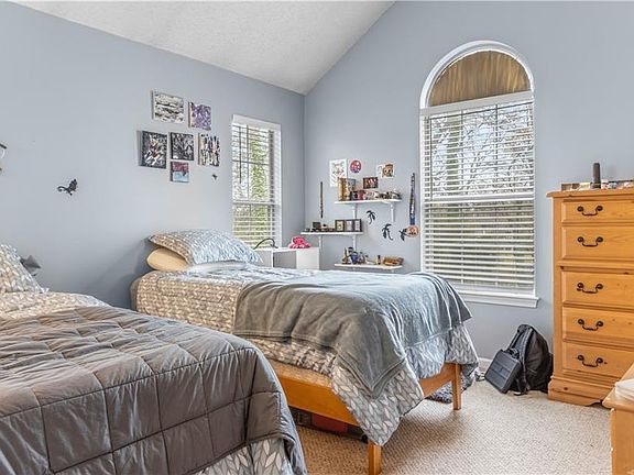 5th image of 4937 Adelia Dr