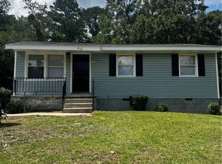 916 Rochester Dr, Fayetteville, NC 28305