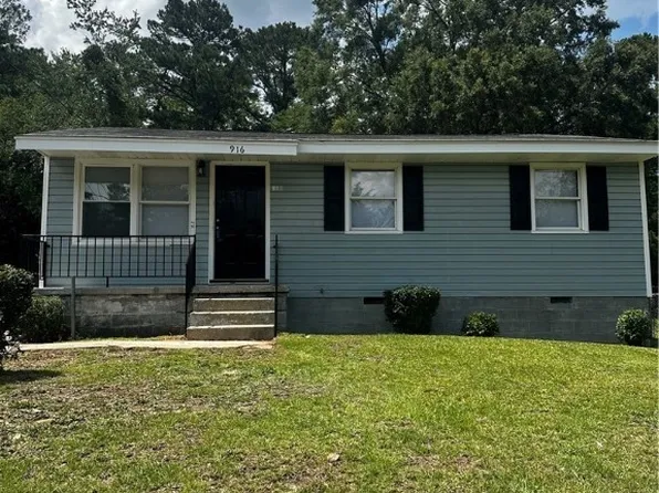 916 Rochester Dr, Fayetteville, NC 28305