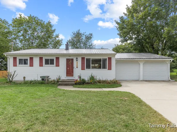 324 Stadium Dr, Middleville, MI 49333