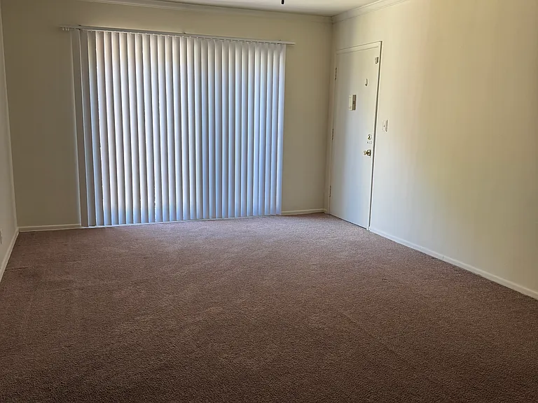 547 Landfair Ave #547 — Photo 6
