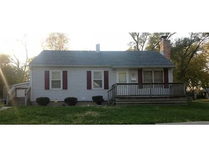 22426 Chappel Ave photo 1