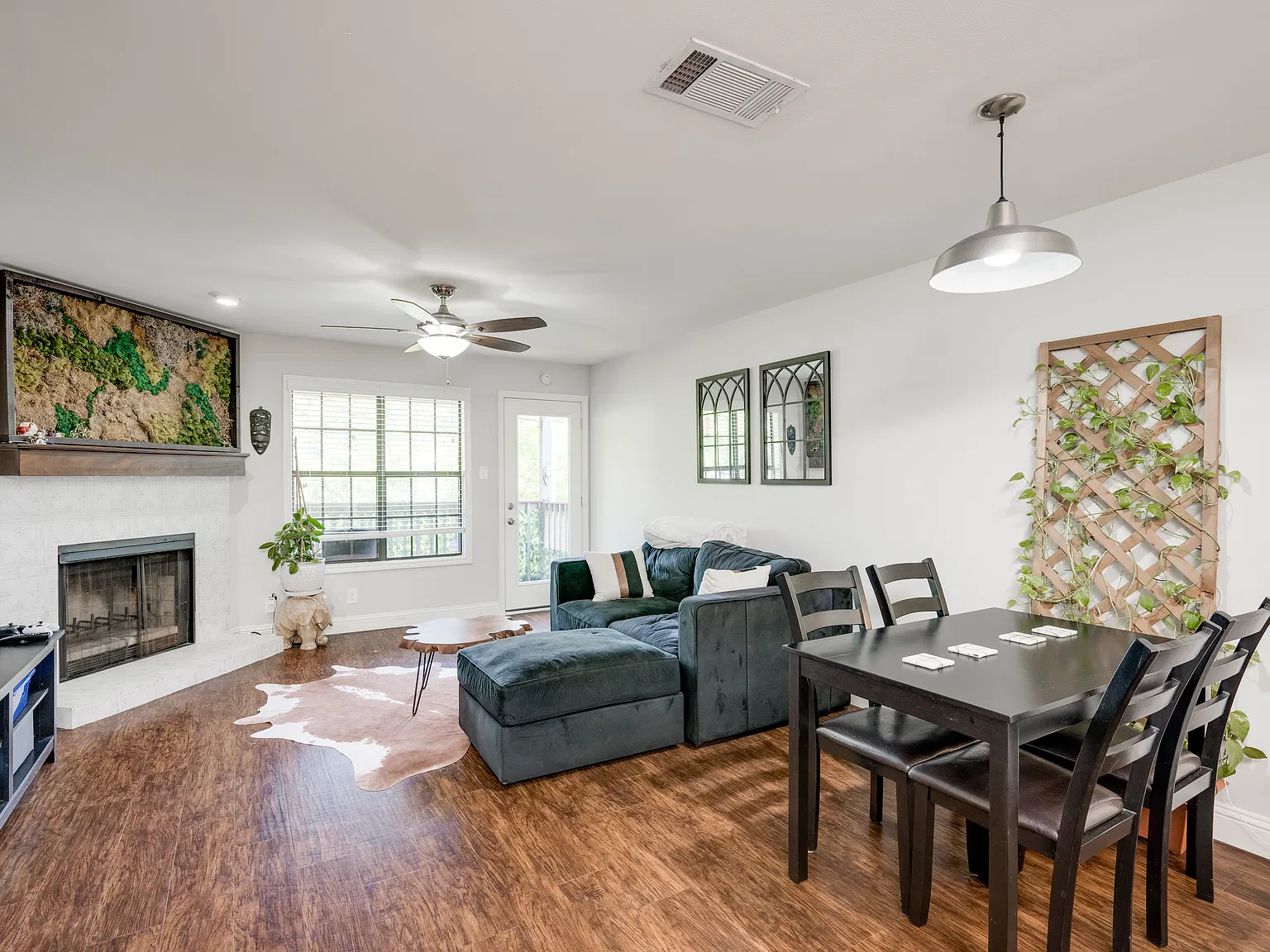 2 bed, 977 sqft, $1,950 — Photo 3