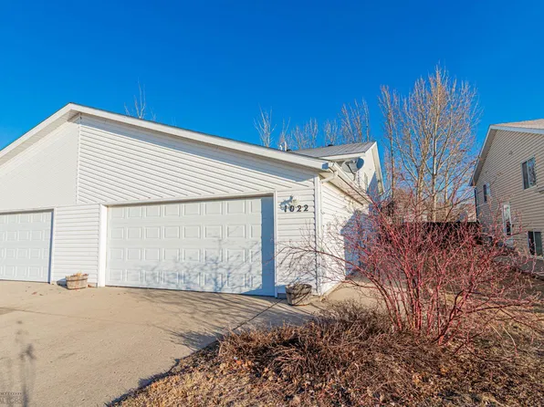 1022 Oak Pl, West Fargo, ND 58078