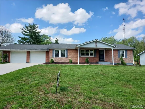 1411 Cardinal Dr, Greenville, IL 62246