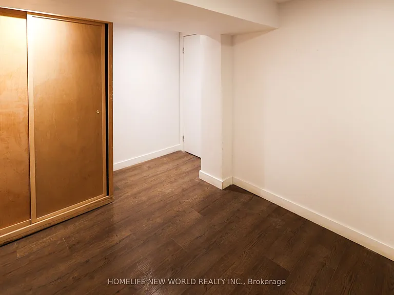 32 Pendeen Ave — Photo 18