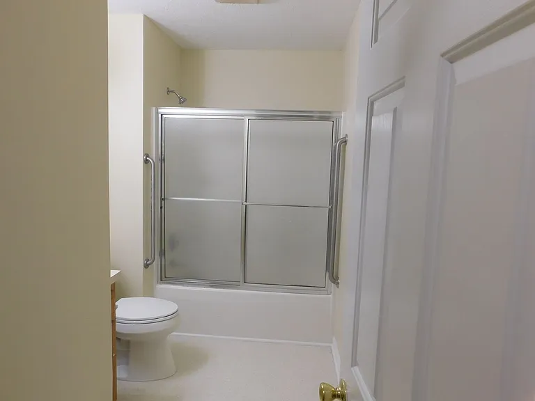102 Meadowbrook — Photo 4