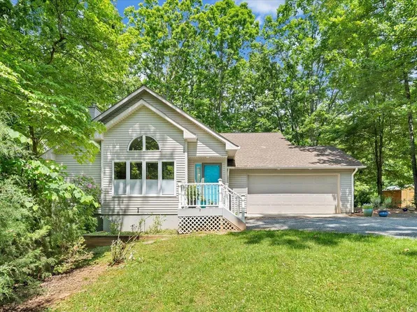 140 Crawford Dr, Moneta, VA 24121