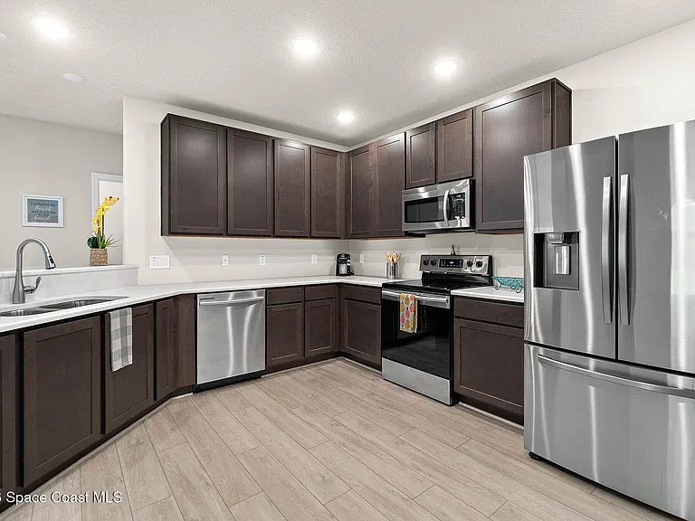 775 Simeon Dr — Photo 8