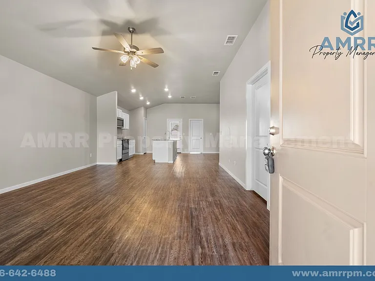 2037 Kenwood Ave — Photo 22