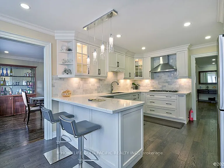 48 Havagal Cres — Photo 14