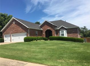 1725 S 42nd St, Rogers, AR 72758