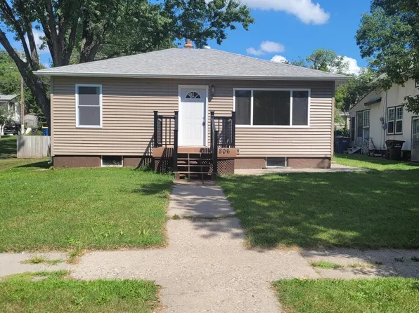 806 2nd Ave NE, Jamestown, ND 58401