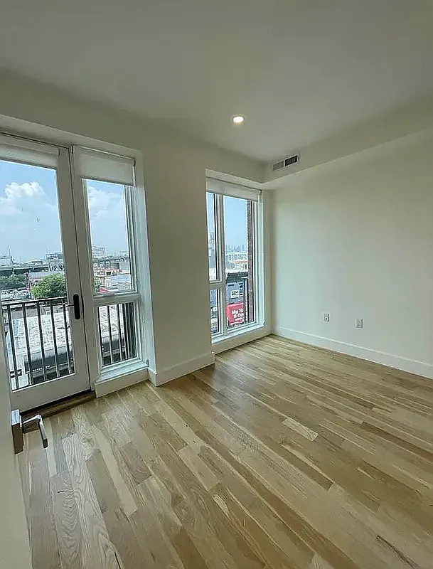 577 Third Avenue — Photo 4