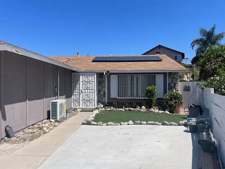913 Arrecife Ct — Photo 1