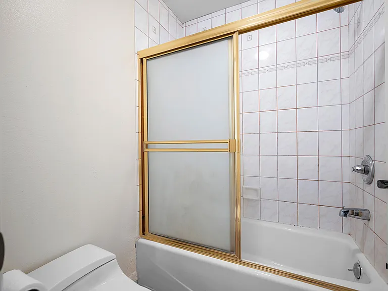 318 N Kenwood St #105 — Photo 24