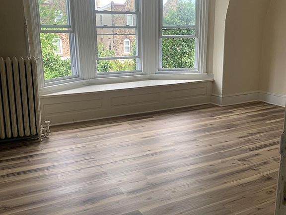 5th image of 416 Spring St