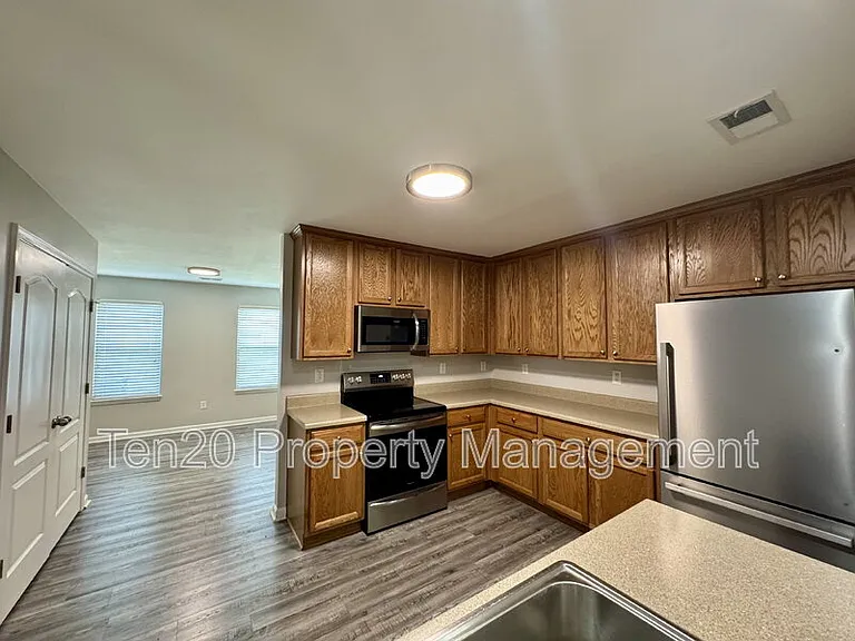 400 Gwynnes Way — Photo 9