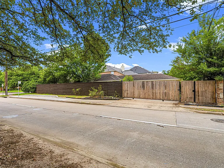 4002 Merrick St — Photo 3