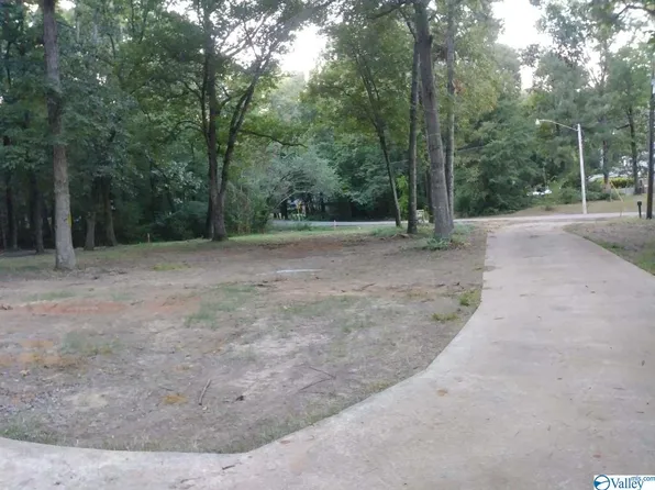 935 Vestavia Dr SW, Decatur, AL 35603