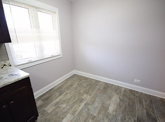 5th image of 162 Cambridge Ln