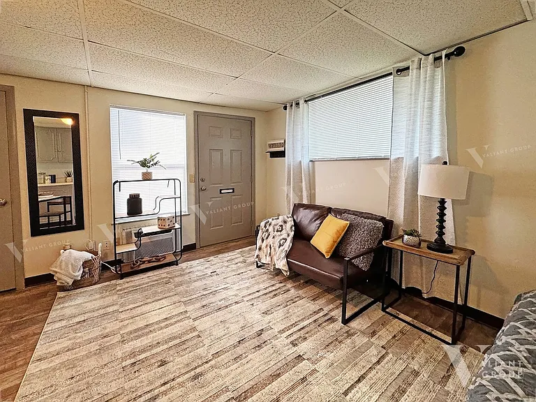 2323 E Cherry St — Photo 24