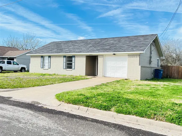 3212 Oakridge Dr, Corsicana, TX 75110